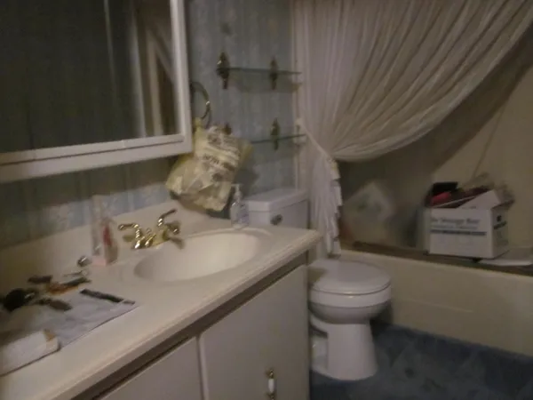 $189,900 | 52484 North Point Drive, Mattawan, MI 49071