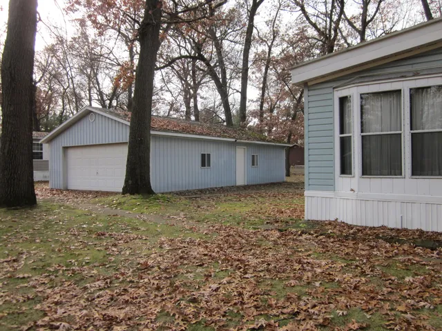 $200,000 | 52484 North Point Drive, Mattawan, MI 49071