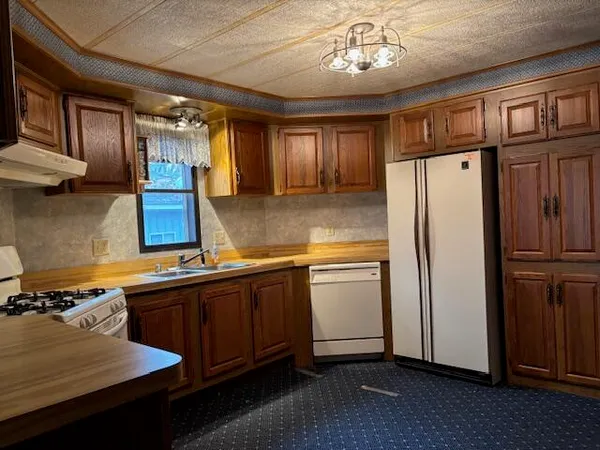 $189,900 | 52484 North Point Drive, Mattawan, MI 49071