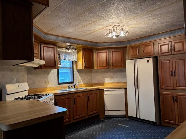 $189,900 | 52484 North Point Drive, Mattawan, MI 49071