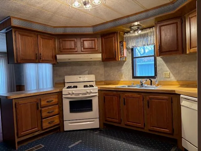 $200,000 | 52484 North Point Drive, Mattawan, MI 49071