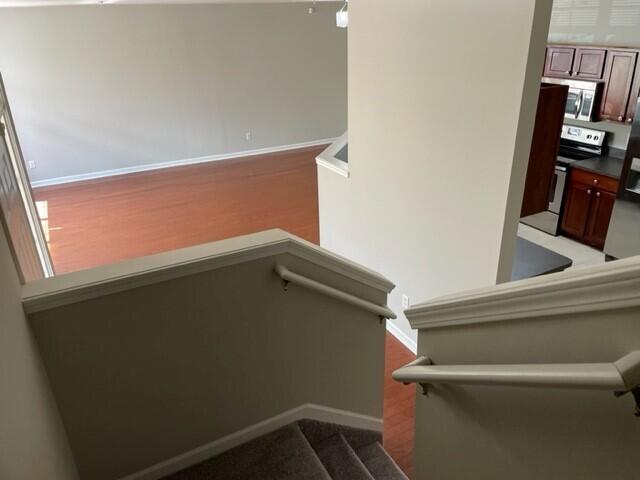 28937 Whitby Drive Romulus, MI 48174 - Photo 13 of 38 stair - LR