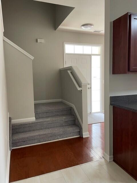 28937 Whitby Drive Romulus, MI 48174 - Photo 14 of 38 stair 2