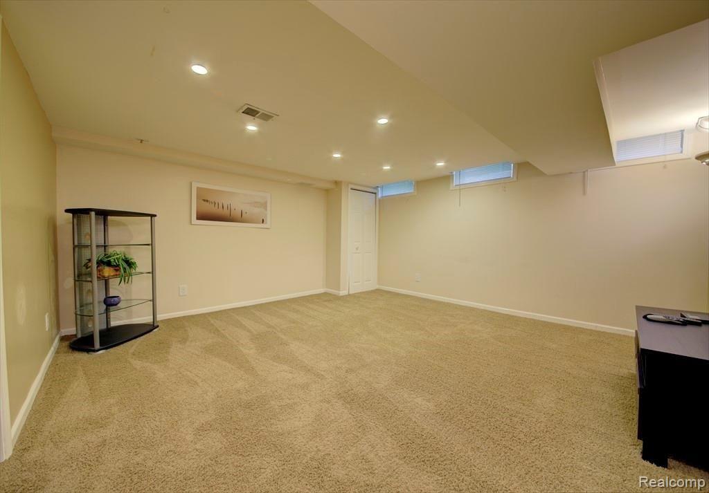 42816 Keystone Canton, MI 48187 - Photo 28 of 30 20190709-_MG_9790_1_2_3_4_5_6_Fusion-Interior.jpg