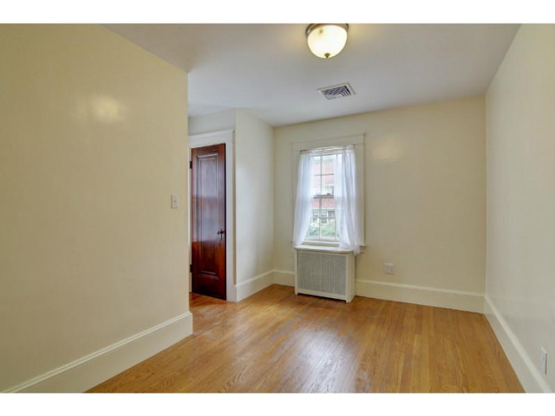 39 Edgehill Road Providence, RI 02906 - Photo 20 of 25 Bedroom.