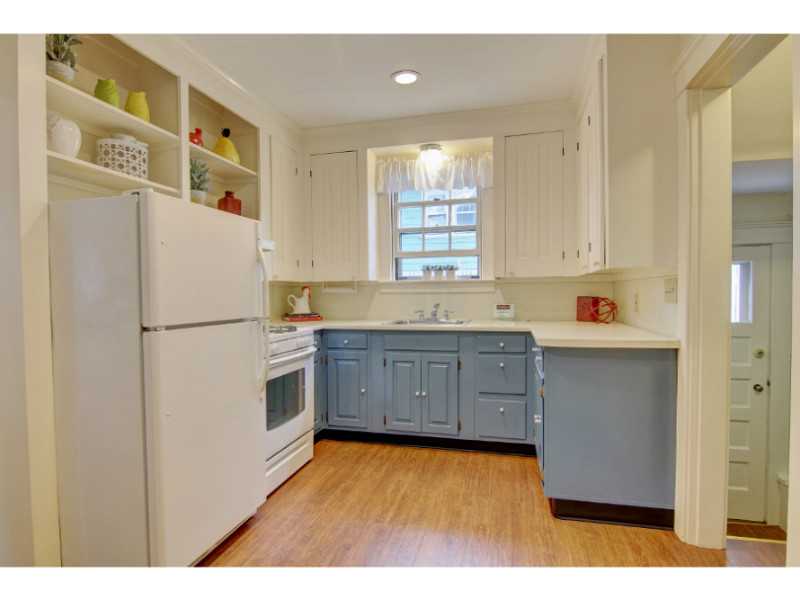 39 Edgehill Road Providence, RI 02906 - Photo 8 of 25 Kitchen.