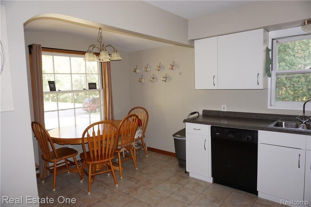 1150 Thames Drive Rochester, MI 48307 - Photo 11 of 17 DSC02136.JPG