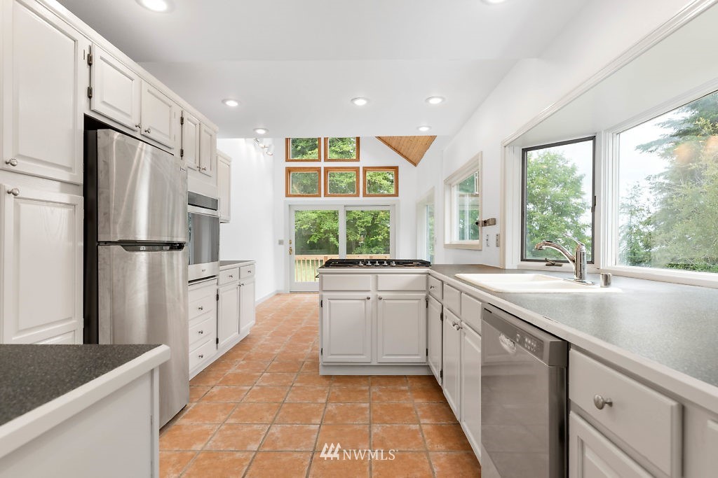 1451 North View Road Oak Harbor, WA 98277 - Photo 13 of 34 Gallery Image 13