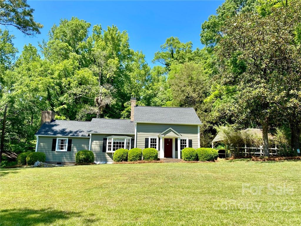9425 Robinson Church Road Charlotte, NC 28215 - Photo 1 of 34 a front view of a house with a yard