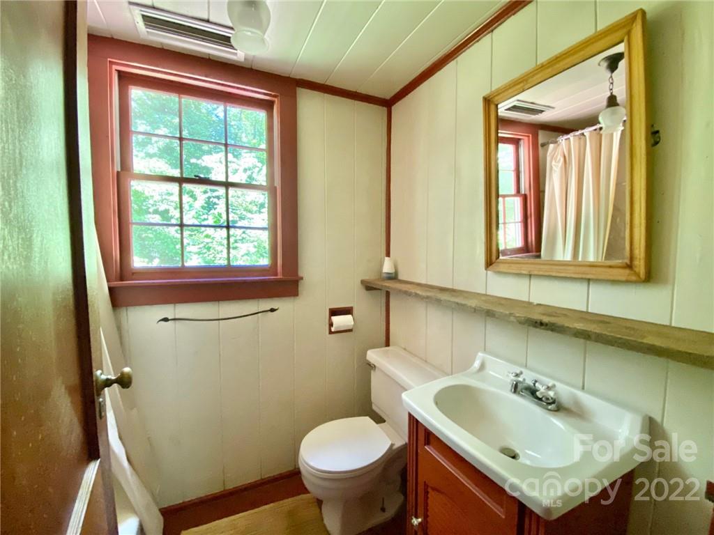 9425 Robinson Church Road Charlotte, NC 28215 - Photo 27 of 34 a bathroom with a sink and a toilet