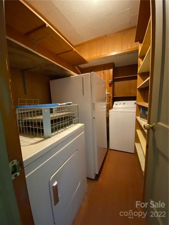 9425 Robinson Church Road Charlotte, NC 28215 - Photo 32 of 34 a utility room with dryer and washer