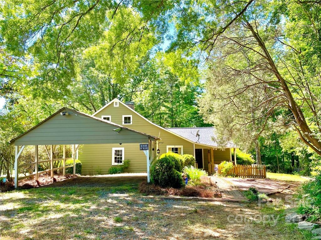 9425 Robinson Church Road Charlotte, NC 28215 - Photo 7 of 34 a front view of a house with a yard