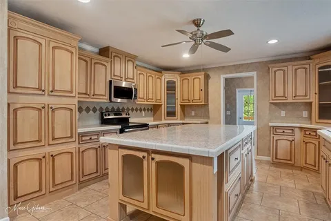 $209,000 | 5710 North Lakeshore Drive, Shreveport, LA 71107