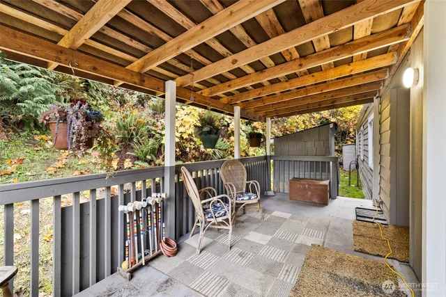 a view of an outdoor space