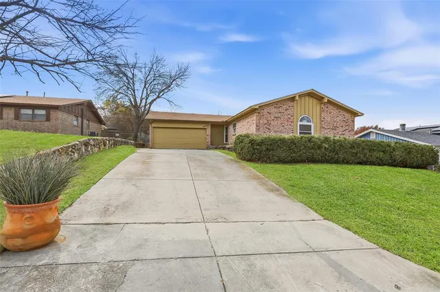 $284,900 | 7833 Davenport Avenue, Fort Worth, TX 76116