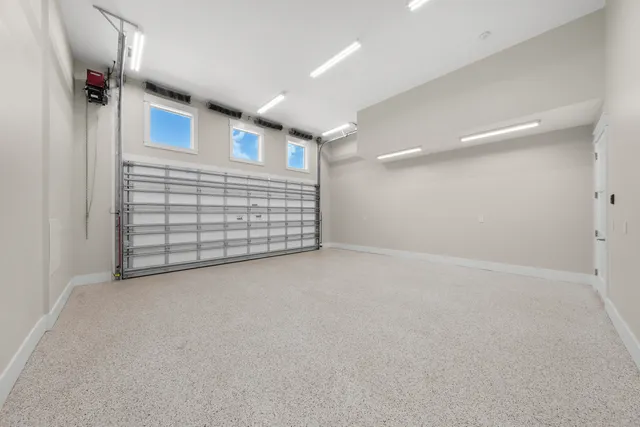 a view of entryway with washer and dryer