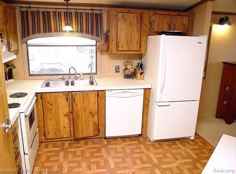 1900 Brewer Road Howell, MI 48855 - Photo 5 of 17 Appliances Stay