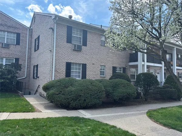 $315,000 | 1 Doxbury Lane, Suffern, NY 10901