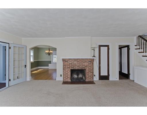 24 California Avenue Springfield, MA 01118 - Photo 4 of 30