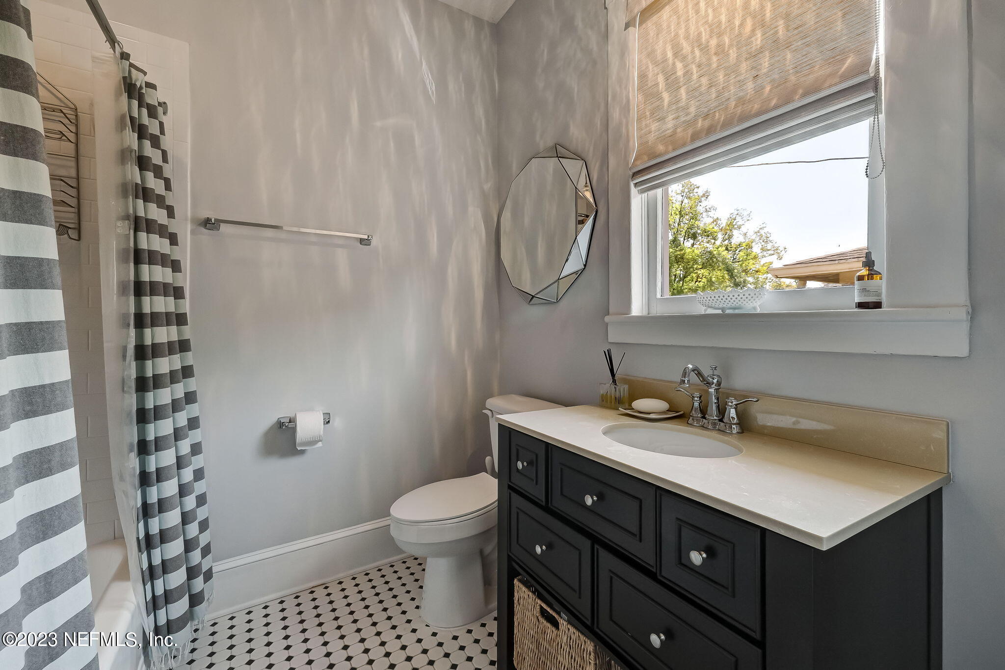 2142 Riverside Avenue Jacksonville, FL 32204 - Photo 22 of 30 Full guest bath