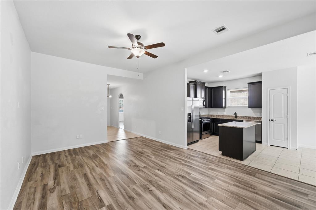 7707 Boulder Sunstone Lane Conroe, TX 77304 - Photo 4 of 26