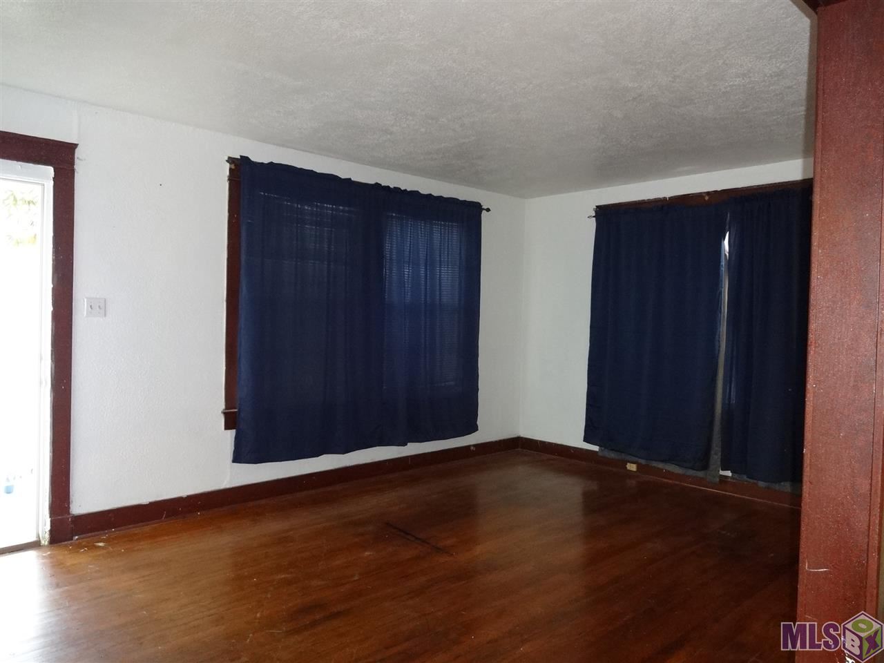 2030 Hemlock Street Baton Rouge, LA 70802 - Photo 3 of 7 Livingroom