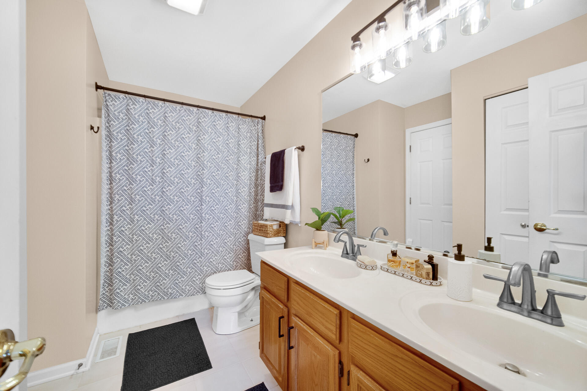 8112 Victoria Place Crown Point, IN 46307 - Photo 14 of 17 1920x1280