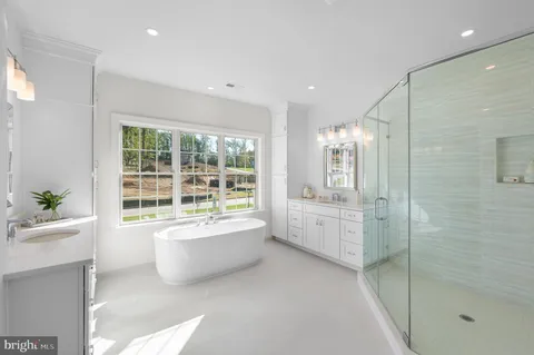 $2,000,000 | 16 Bellflower Lane, Newtown Square, PA 19073