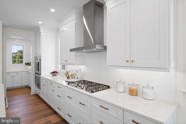 $2,000,000 | 16 Bellflower Lane, Newtown Square, PA 19073