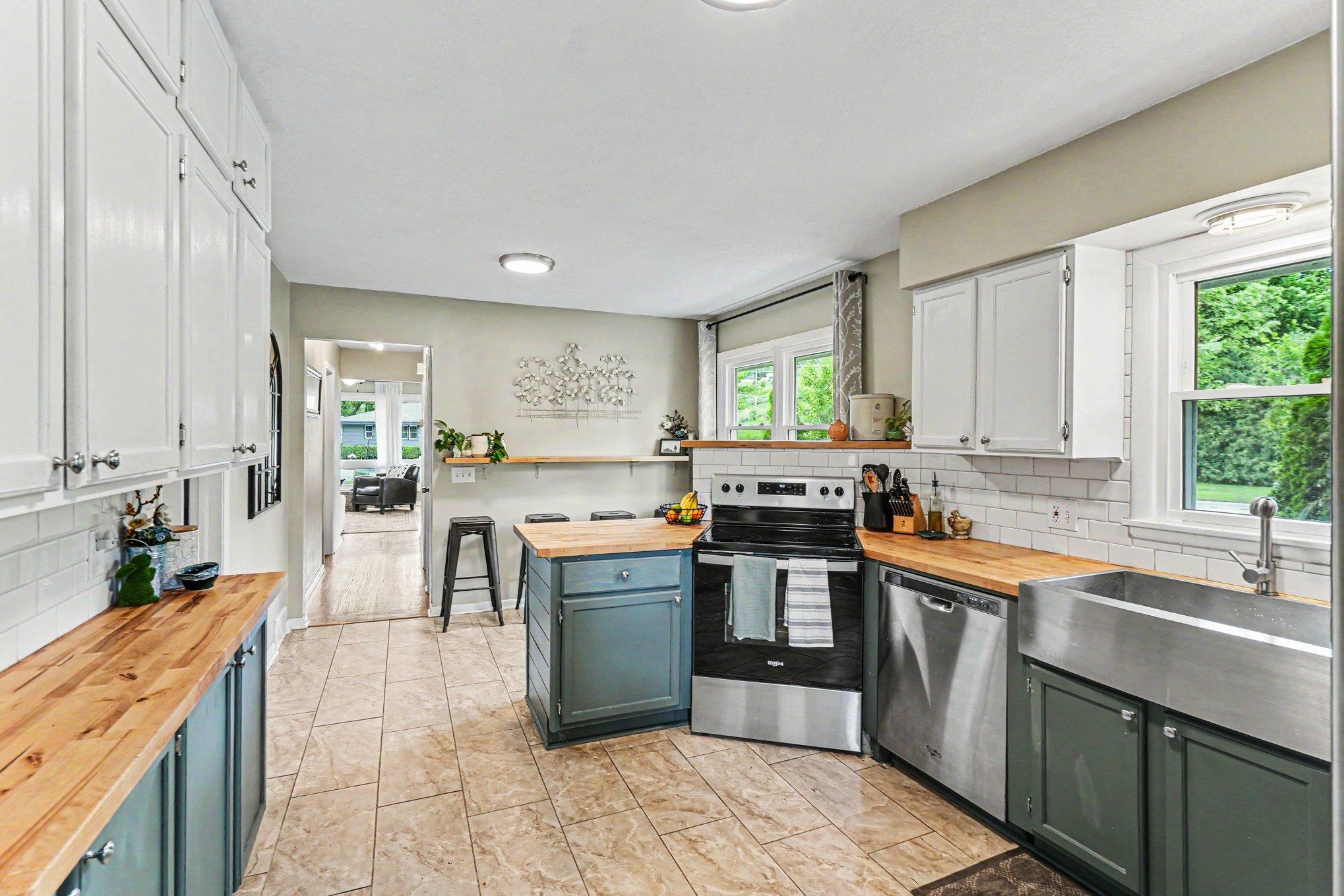 531 Locust Street Chaska, MN 55318 - Photo 8 of 28