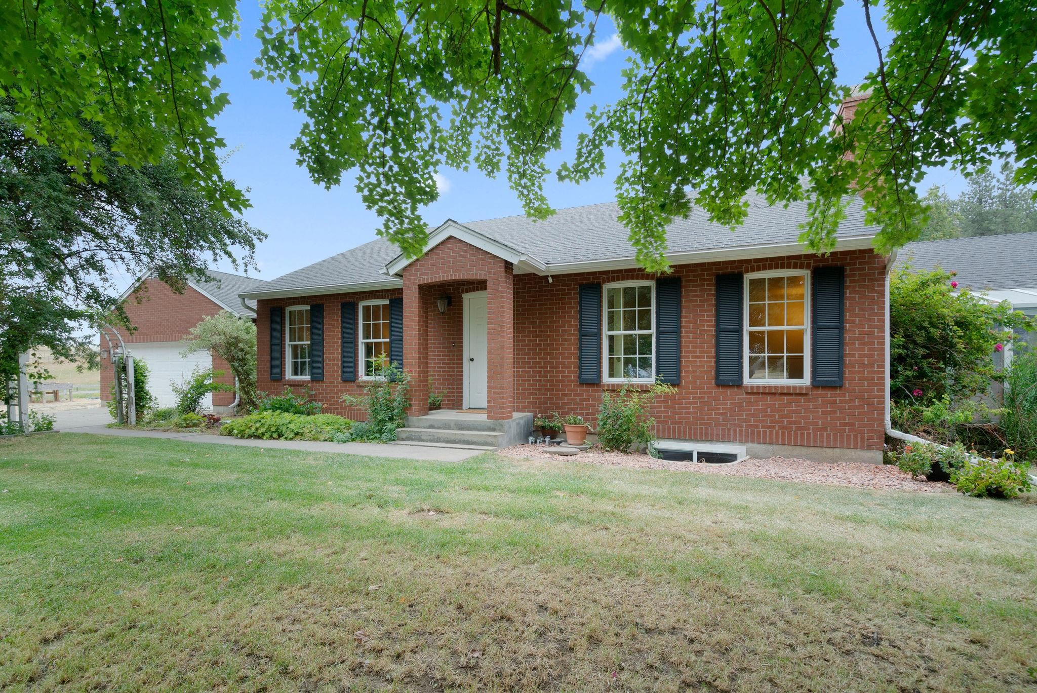 6401 East Greenbluff Road Colbert, WA 99005 - Photo 1 of 50