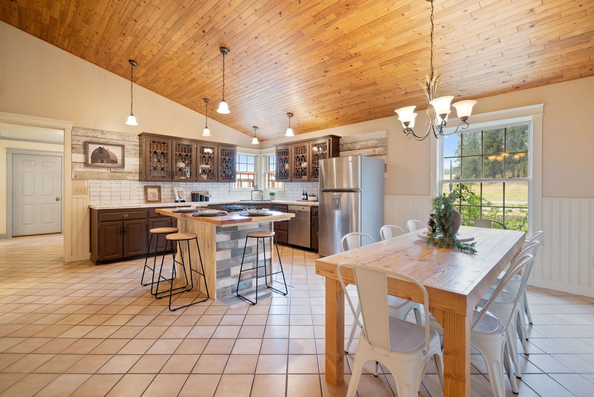6401 East Greenbluff Road Colbert, WA 99005 - Photo 9 of 50