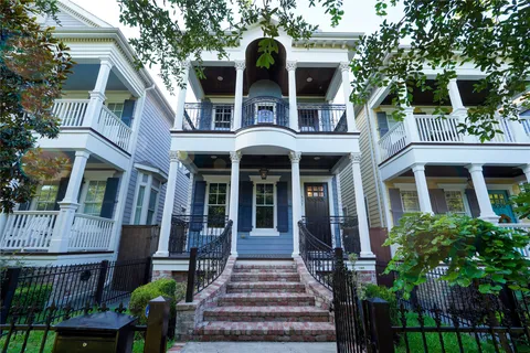 $1,070,000 | 537 West 22nd Street, Houston, TX 77008