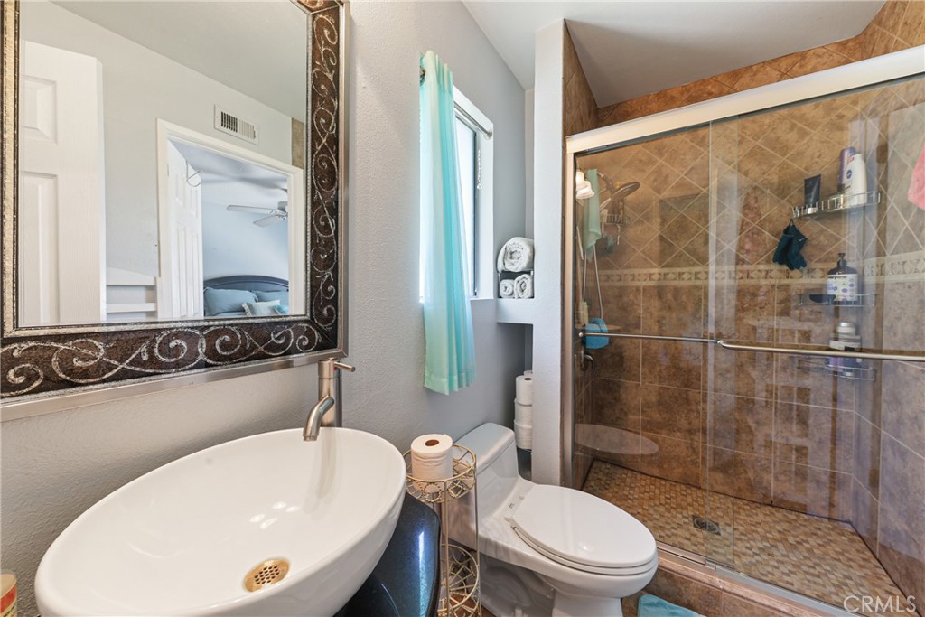3684 Hillsdale Ranch Road Chino Hills, CA 91709 - Photo 25 of 31 Jack-n-Jill bath