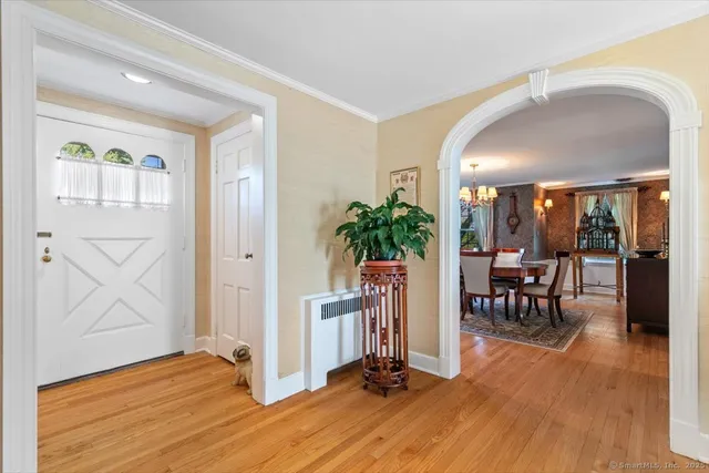 a view of a livingroom with furniture and a livingroom