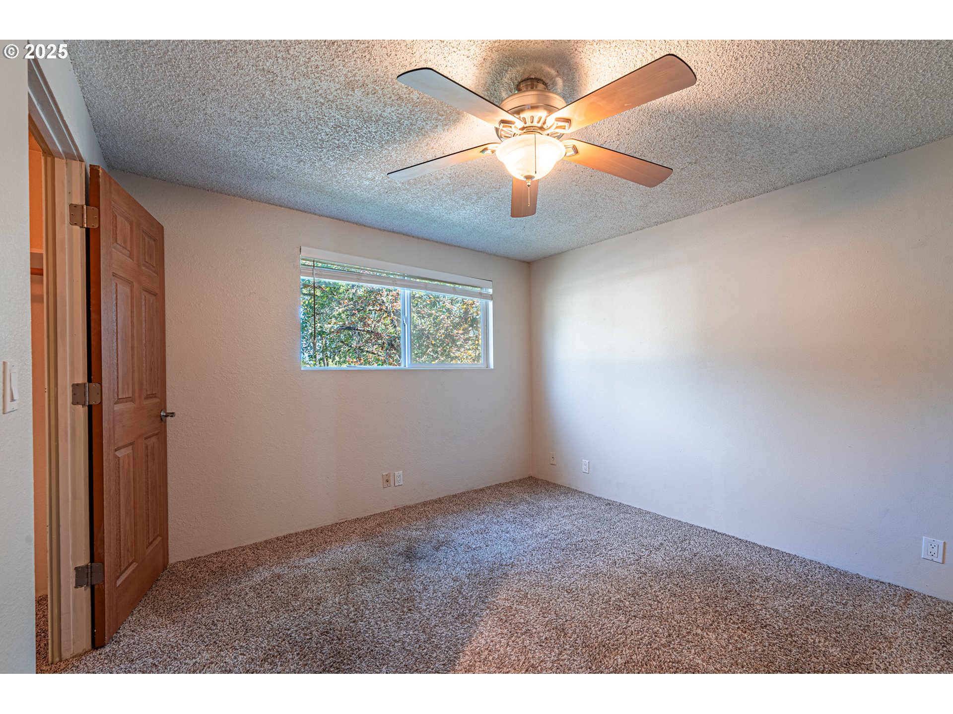 2111 Hawkins Lane Eugene, OR 97405 - Photo 11 of 28