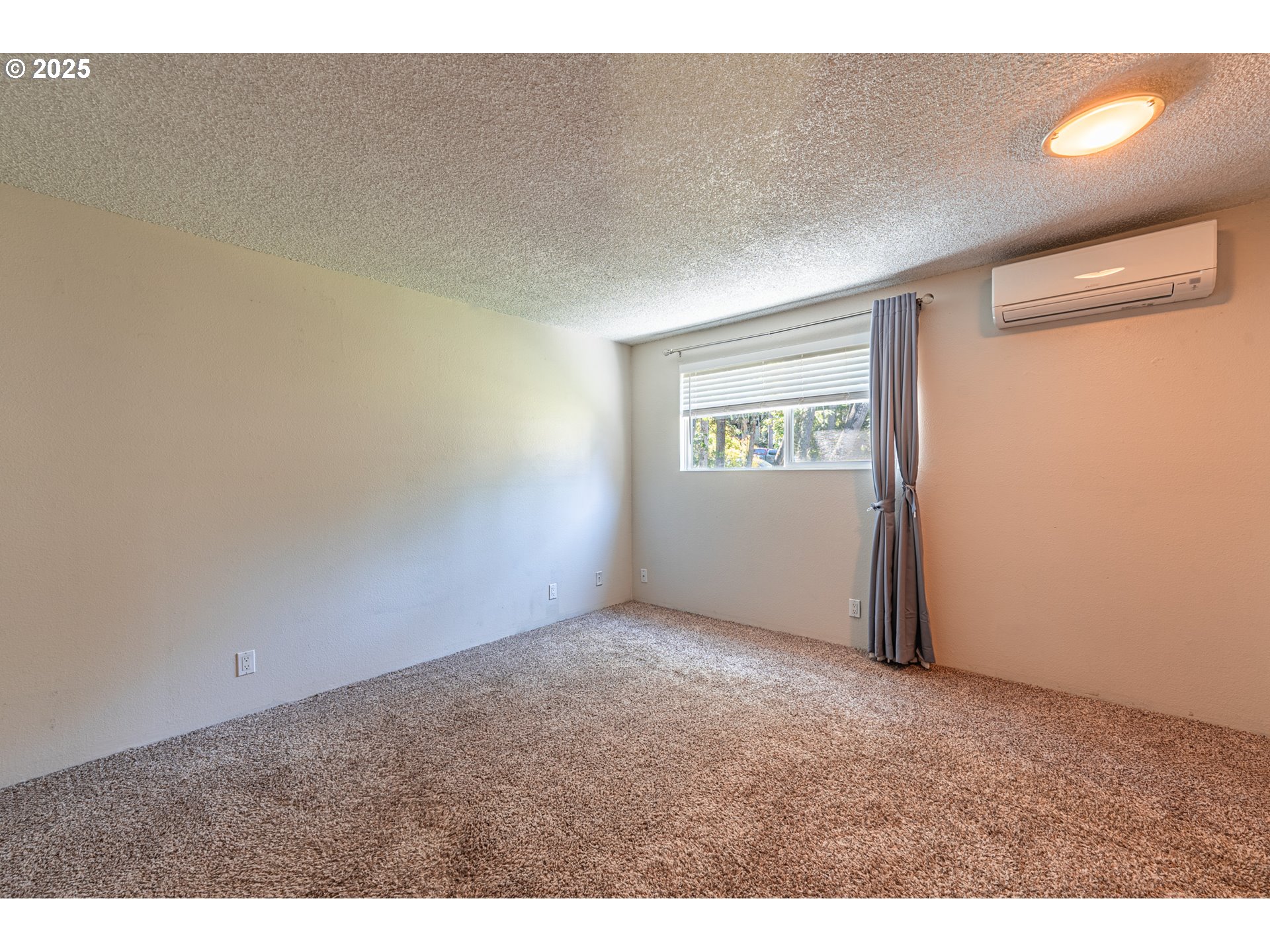 2111 Hawkins Lane Eugene, OR 97405 - Photo 17 of 28