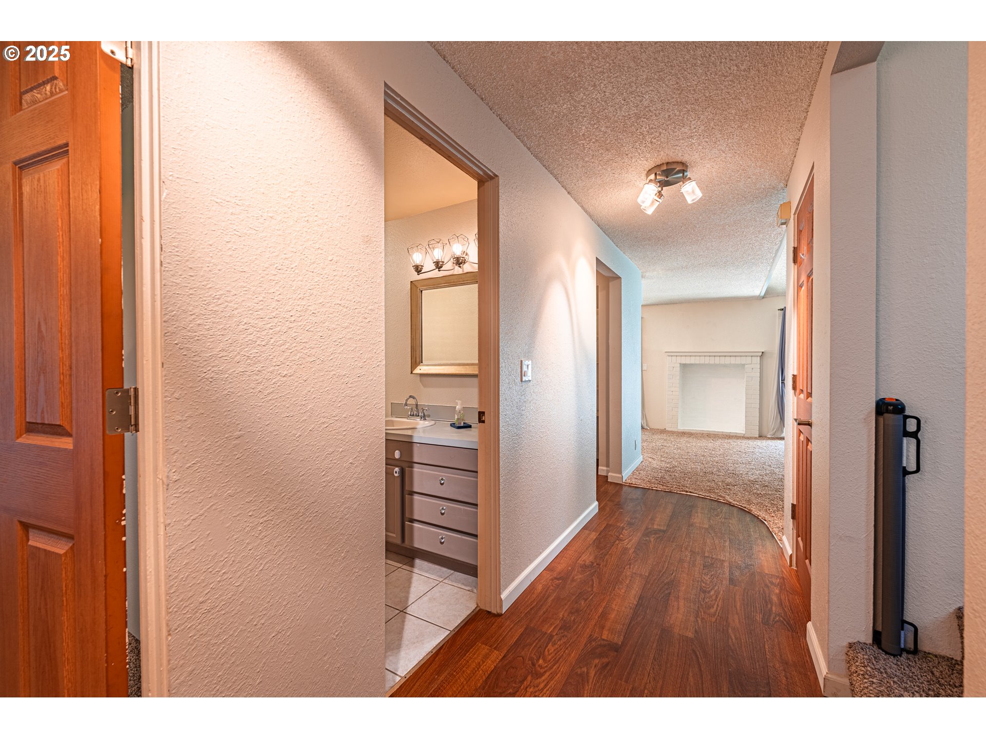 2111 Hawkins Lane Eugene, OR 97405 - Photo 2 of 28