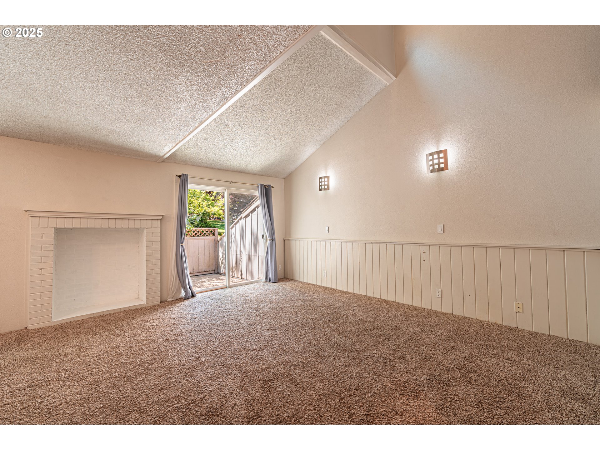 2111 Hawkins Lane Eugene, OR 97405 - Photo 3 of 28