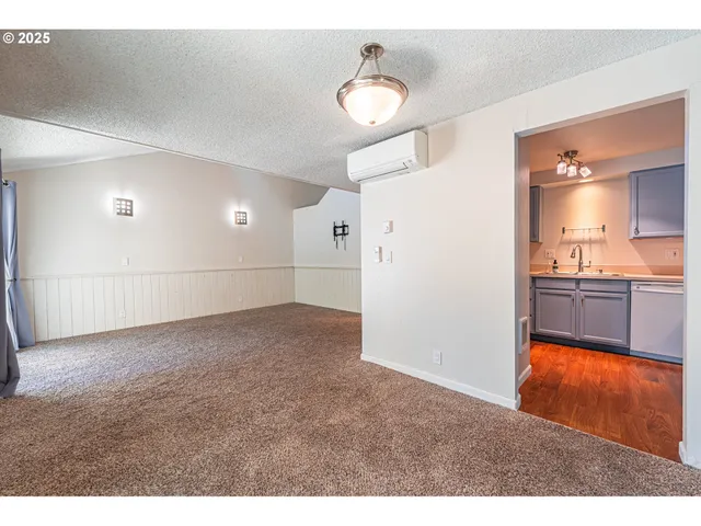 $292,500 | 2111 Hawkins Lane, Eugene, OR 97405