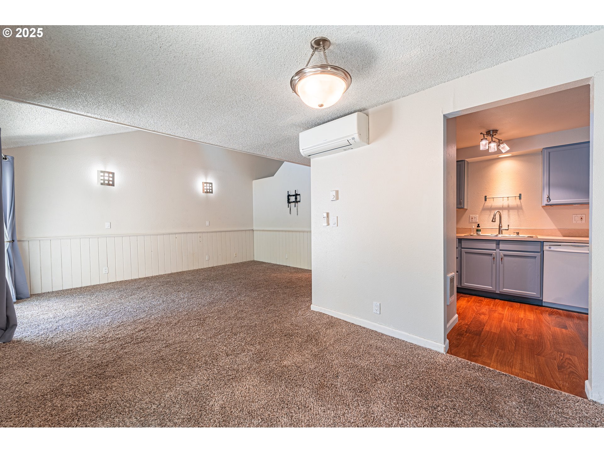 2111 Hawkins Lane Eugene, OR 97405 - Photo 6 of 28