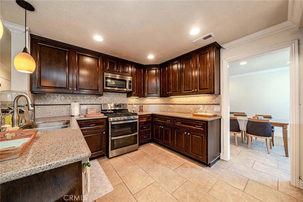 141 Meadowcreek Road Brea, CA 92821 - Photo 15 of 42 Gallery Image 15