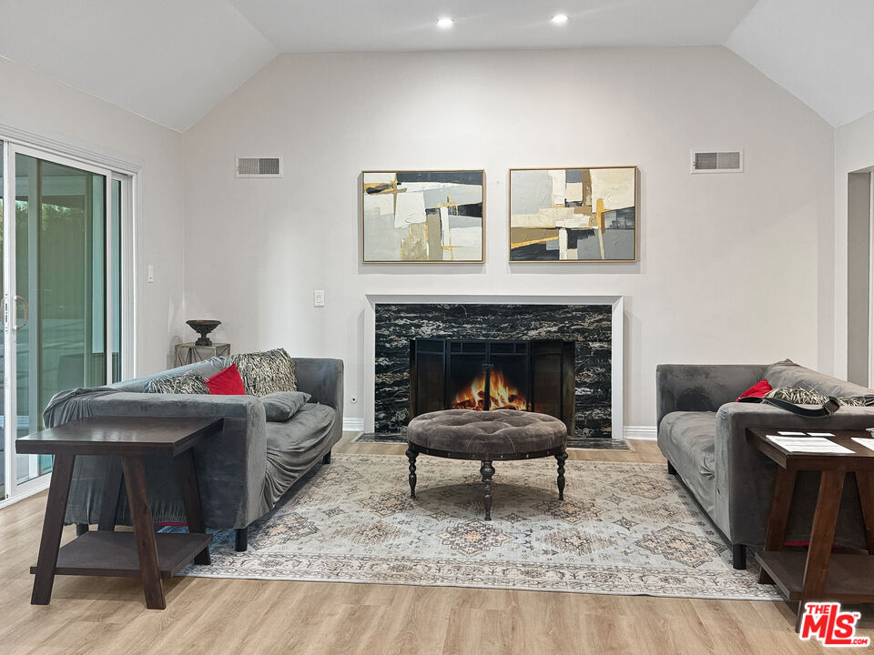 15701 Royal Ridge Road Los Angeles, CA 91403 - Photo 6 of 15 Gallery Image 6