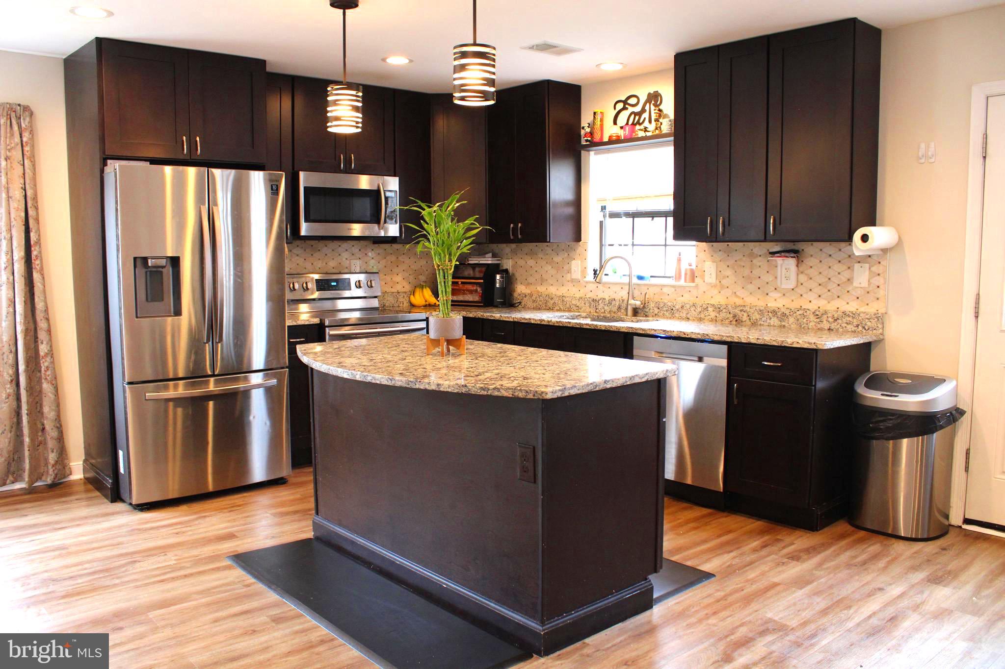 163 Choptank Road Stafford, VA 22556 - Photo 8 of 30 Island walk around Kitchen