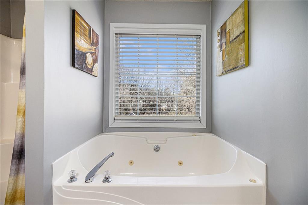 118 Manning Mill Road Adairsville, GA 30103 - Photo 11 of 19 a bathroom with a bathtub