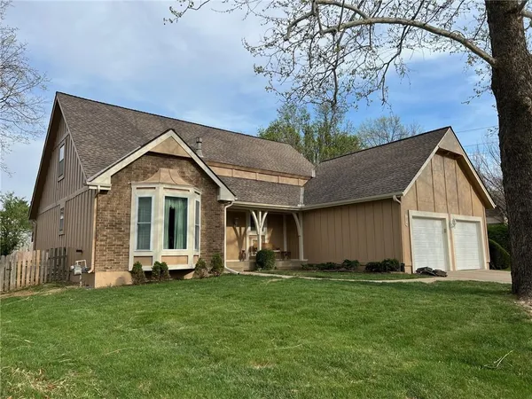 $395,000 | 7829 Caenen Street, Lenexa, KS 66216