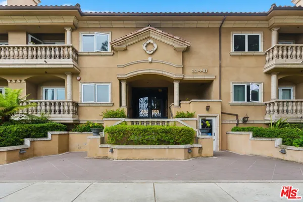 $1,195,000 | 11440 National Boulevard, Unit 16, Los Angeles, CA 90064
