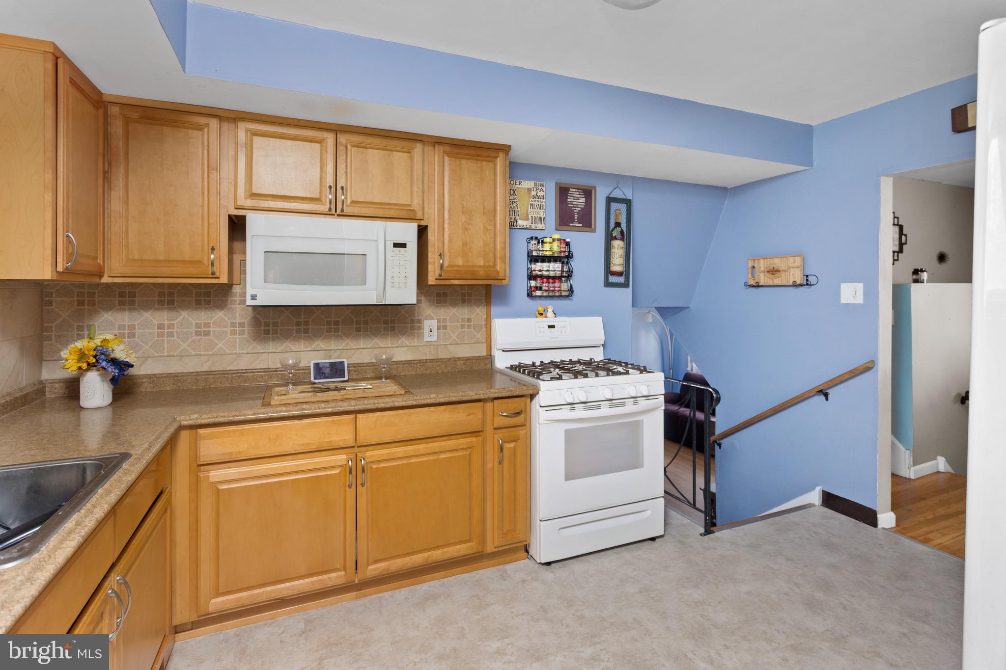 809 Woodlane Road Edgewater Park, NJ 08010 - Photo 13 of 30 Gas Range