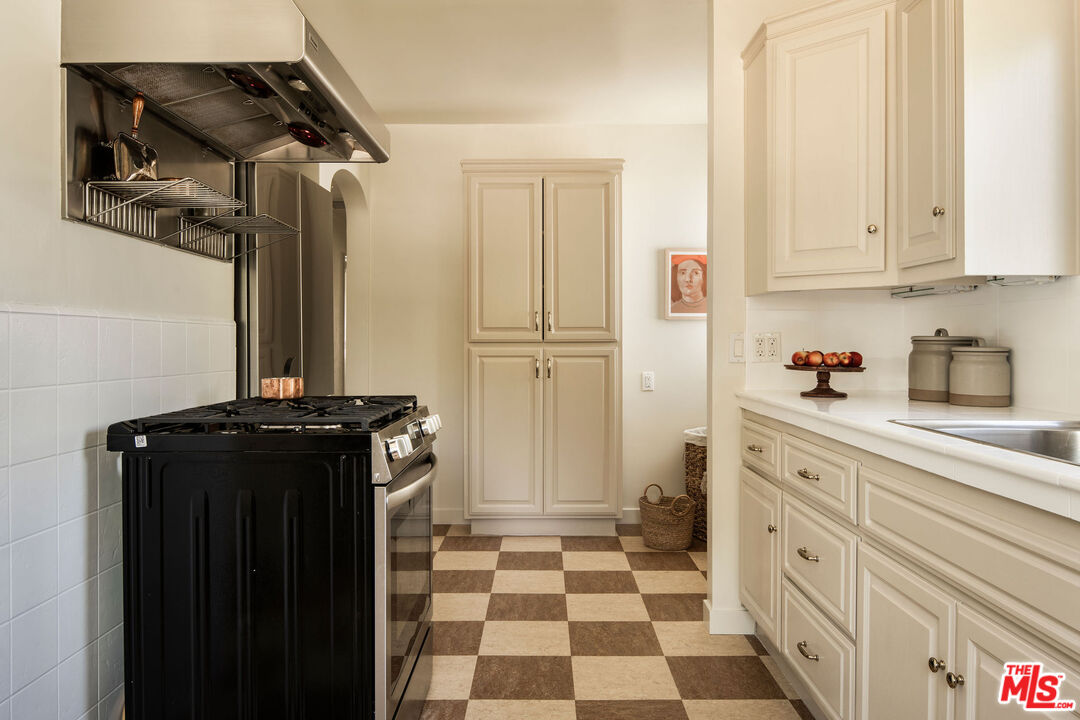 264 Robinson Road Pasadena, CA 91104 - Photo 17 of 38