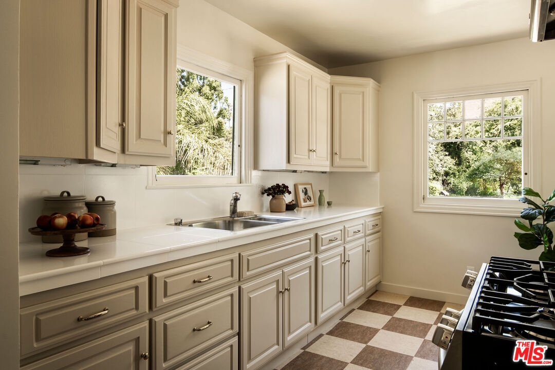 264 Robinson Road Pasadena, CA 91104 - Photo 18 of 38